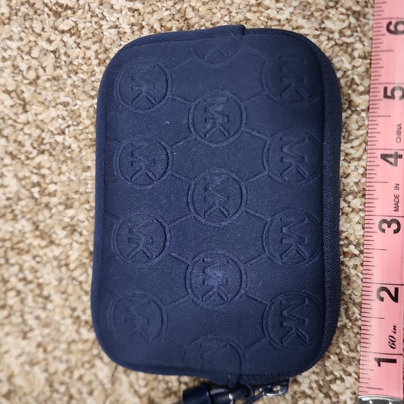 Michael Kors mini wristlet - Picture 4 of 6